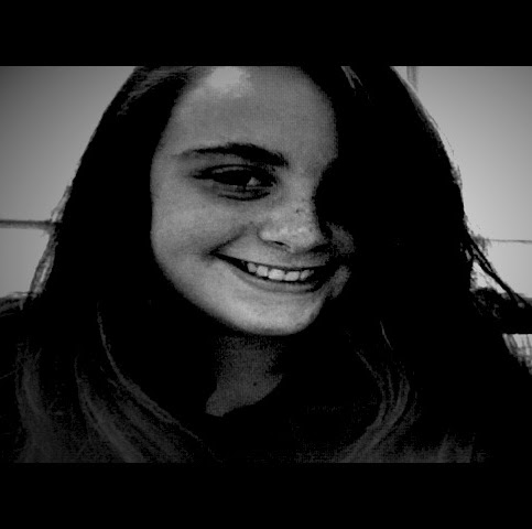 Samantha Smith Photo 27