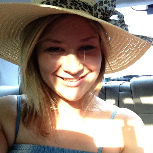 Julie Simpson Photo 13