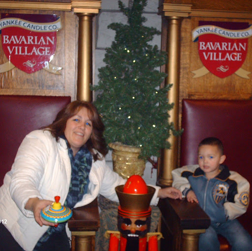 Michelle Hendrickson Photo 23