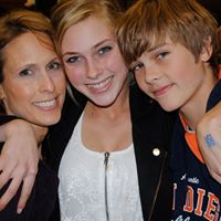 Elizabeth Curley Photo 35