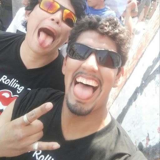 Robert Salinas Photo 34