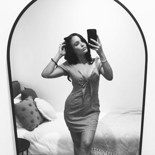 Elise Howard Photo 9