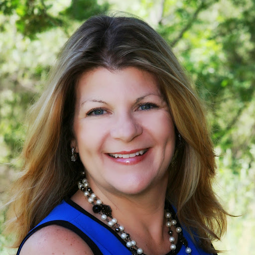 Elizabeth Schmitt Photo 14