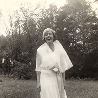 Julia Springer Photo 34