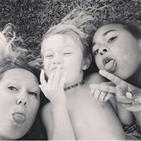 Angie Currie Photo 7