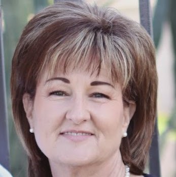 Laura Robbins Photo 40