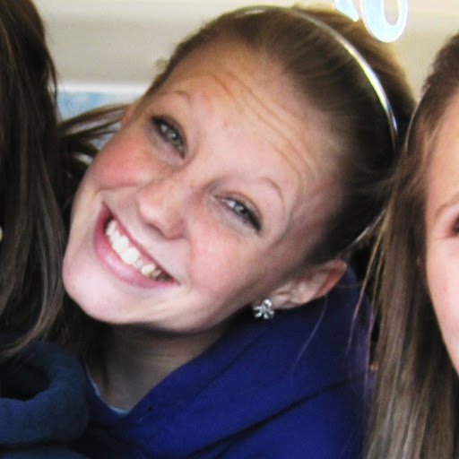 Elizabeth Phelps Photo 21