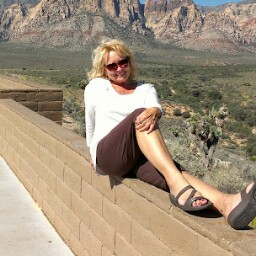 Linda Small Photo 27