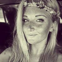 Julia Abrahamsen Photo 7