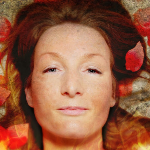 Rebecca Hutton Photo 11