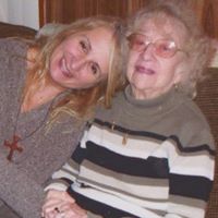 Michelle Donahue Photo 18