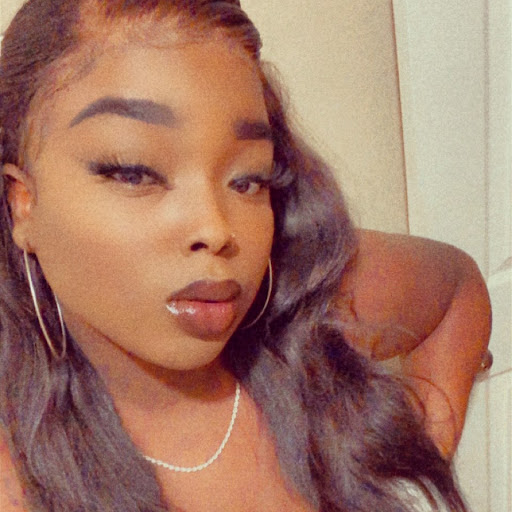 Courtney Matthews Photo 35