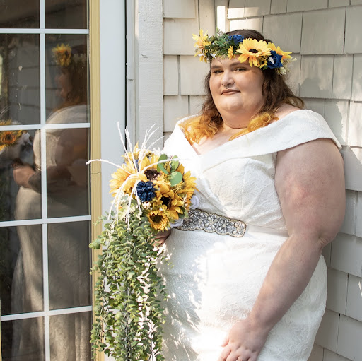Elizabeth Gifford Photo 17