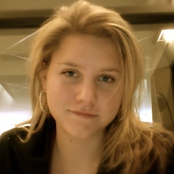 Julia Lange Photo 19