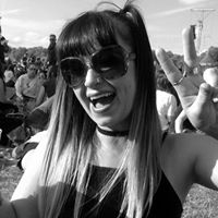 Rebecca Mills Photo 19