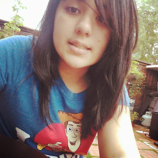 Kim Gonzalez Photo 4