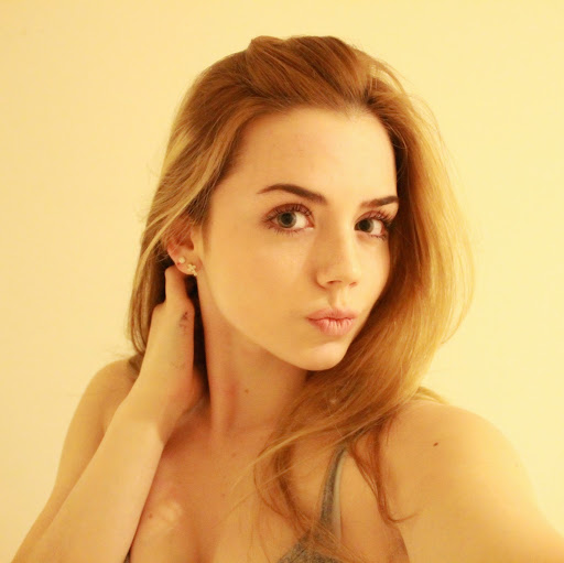 Sabrina Robinson Photo 22