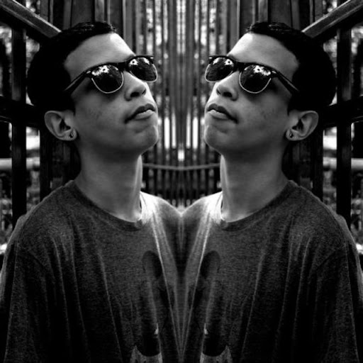 Victor Torres Photo 33