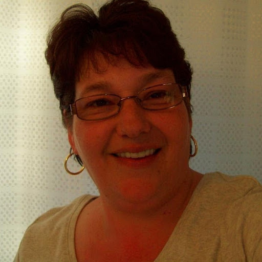 Julie Groves Photo 28