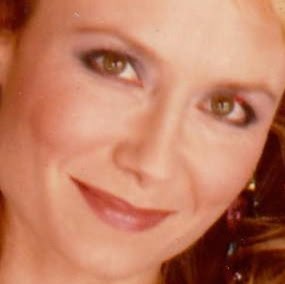 Rebecca Downs Photo 18