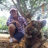 Julie Laing Photo 29