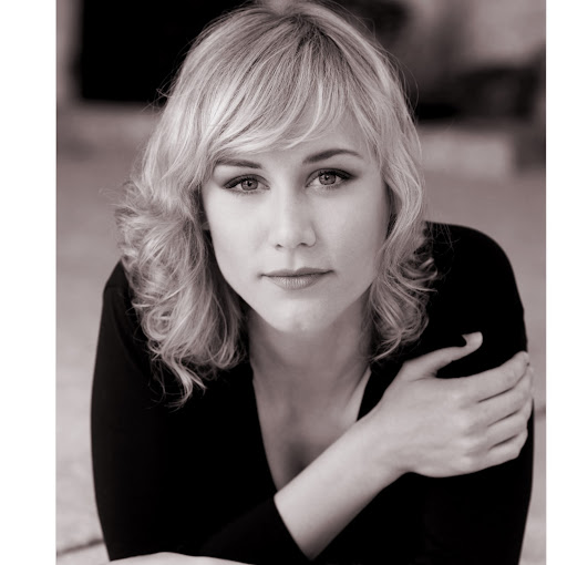 Julia Hathaway Photo 18