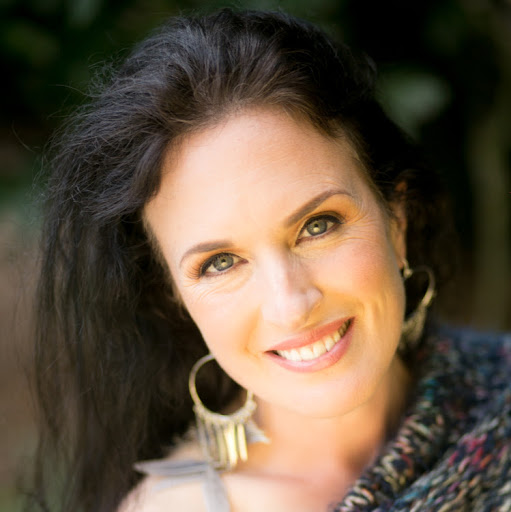 Amanda Collins Photo 7