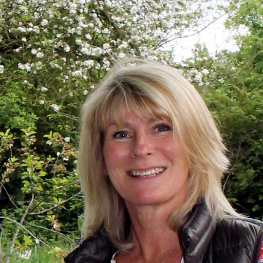 Louise Pearce Photo 8