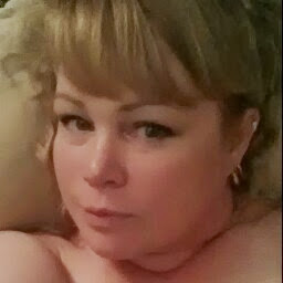 Julie James Photo 26
