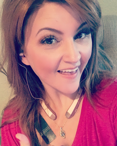 Laura Wells Photo 26