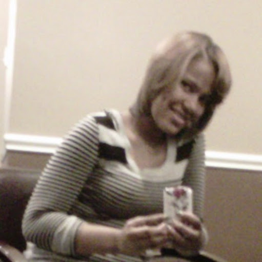 Stephanie Gates Photo 19