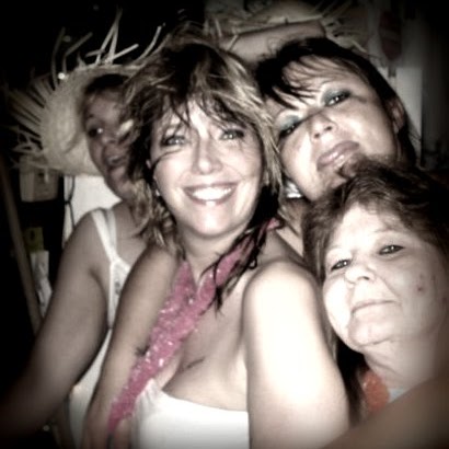 Kellie Thompson Photo 35