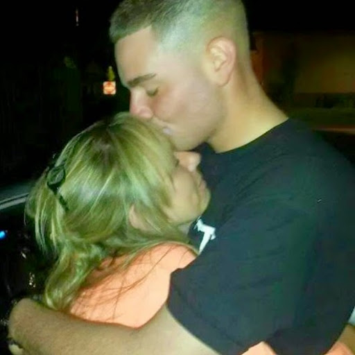 Julie Connolly Photo 17