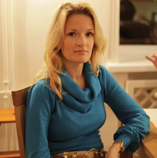 Amanda Bach Photo 13