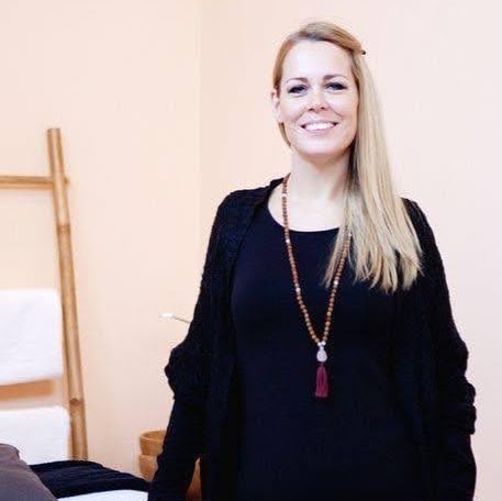 Ellen Stevens Photo 10