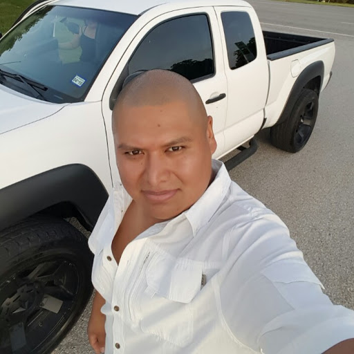 Eduardo Hernandez Photo 49