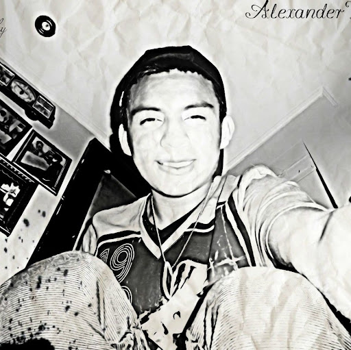 Alexander Fuentes Photo 32