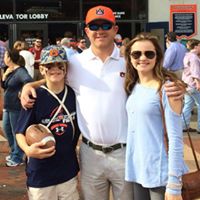 Julie Holmes Photo 47