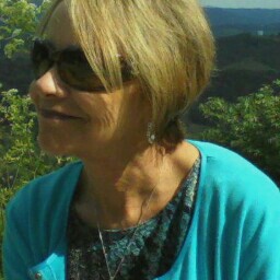 Linda Small Photo 16