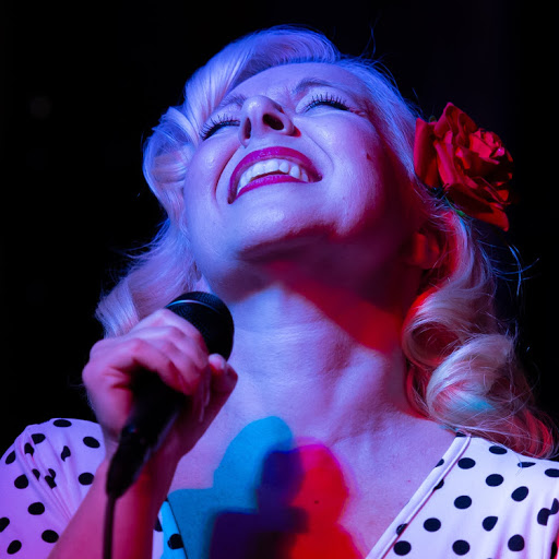 Samantha Gray Photo 7