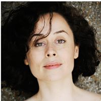 Elizabeth Merrick Photo 12