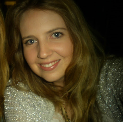 Caroline Hodge Photo 24