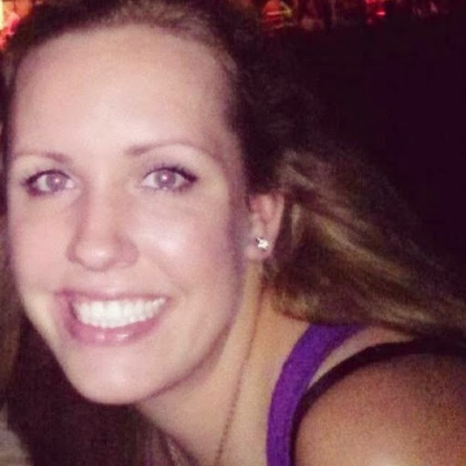 Sarah Hutson Photo 28