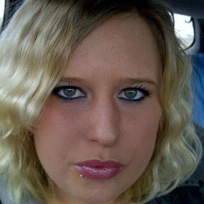 Stephanie Vaughn Photo 19
