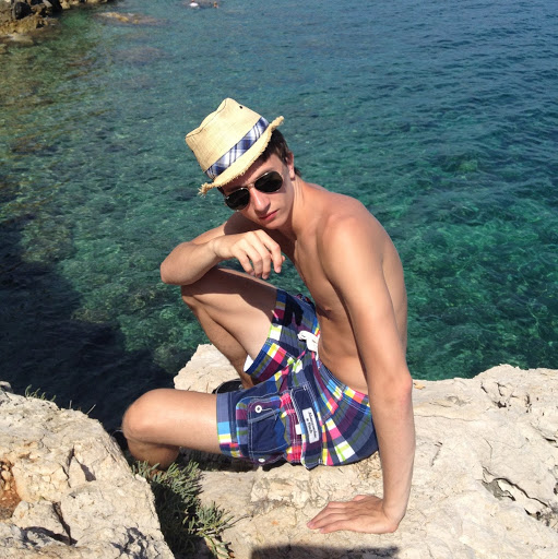 Daniel Neuman Photo 35