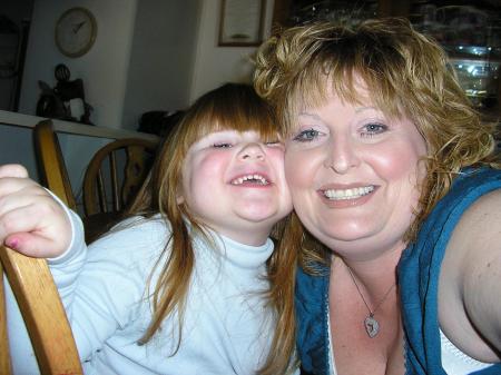 Julie Lowe Photo 25