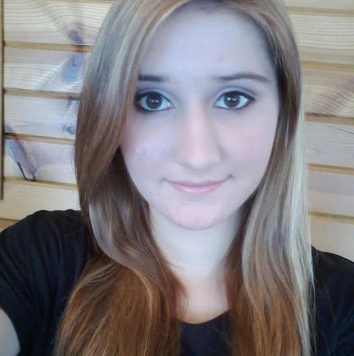 Amber Schmidt Photo 36