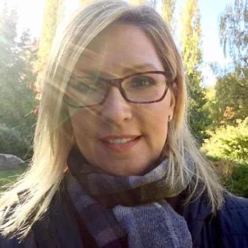 Julie Hollenbeck Photo 13