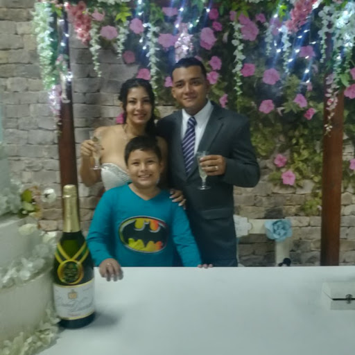 Angela Vera Photo 15