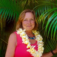 Elizabeth Larson Photo 36